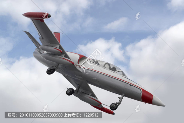 天空中的飛機(jī)