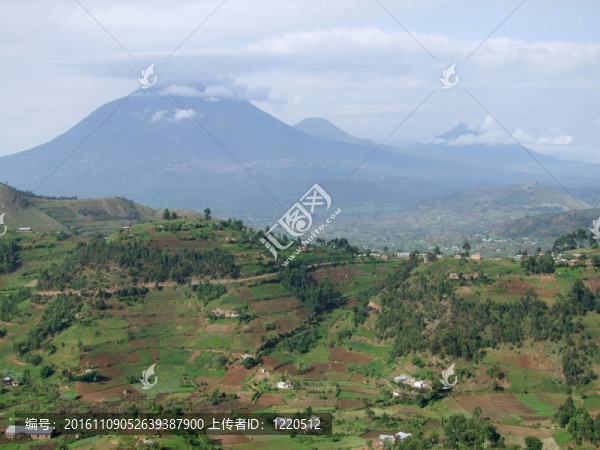 烏干達(dá)龍山