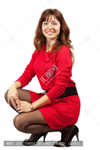 坐在白色的女孩