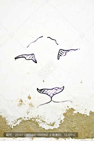 重力；一臉ppainted一間房子的墻在西班牙