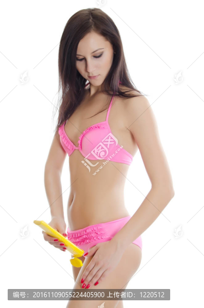 在比基尼女孩