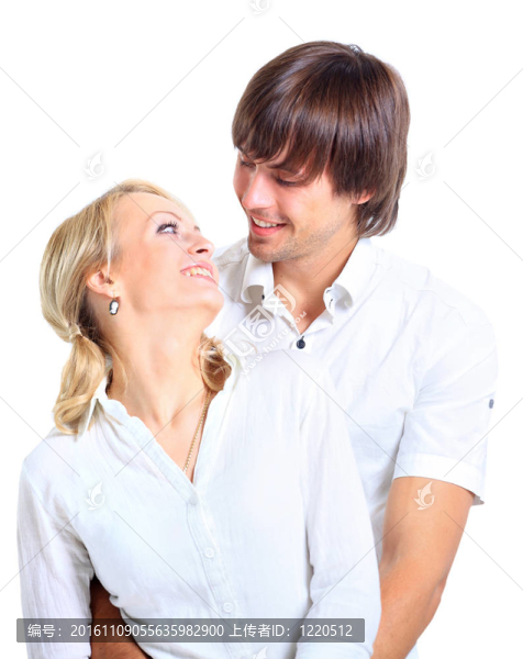 恩愛的夫妻相擁