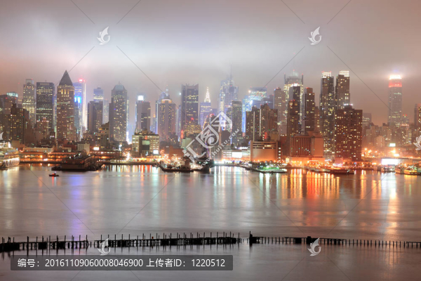 紐約市曼哈頓區(qū)河上