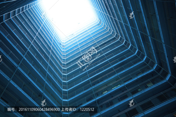 廣場建筑的藍色基調(diào)；使科幻小說的感覺