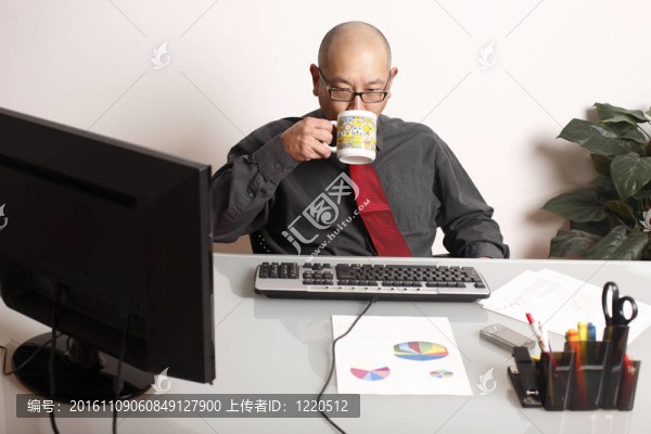 喝咖啡休息