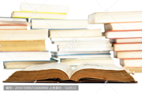 打開古老的書
