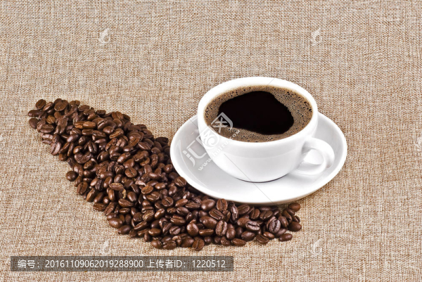 一杯咖啡和咖啡豆