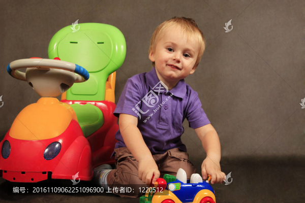 小男孩照片