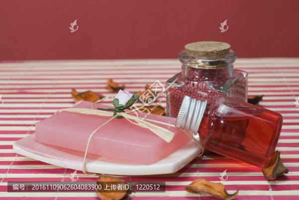 紅色溫泉66。