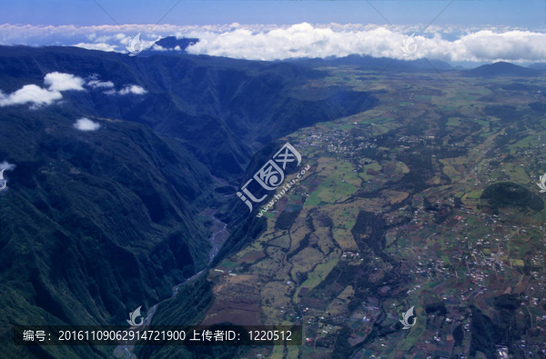 鳥瞰峽谷和咖吠哩平原留尼汪島