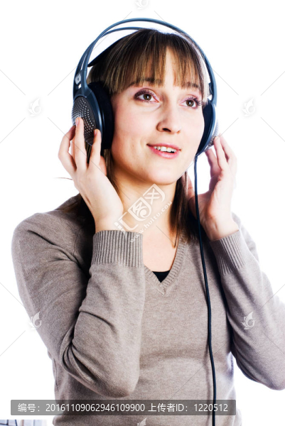 女人聽音樂
