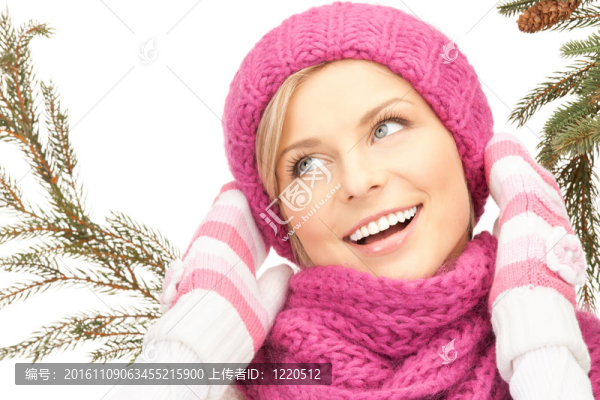 美麗的女人在冬天的帽子