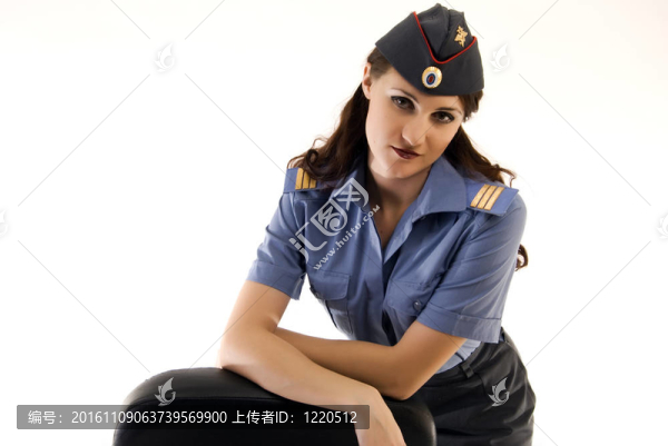 年輕漂亮的女警察