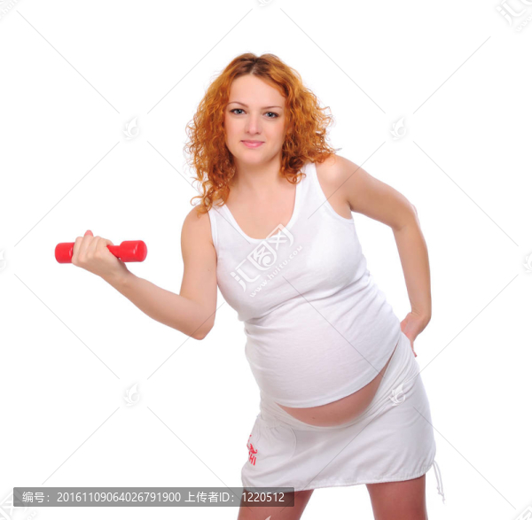年輕的紅頭發(fā)孕婦
