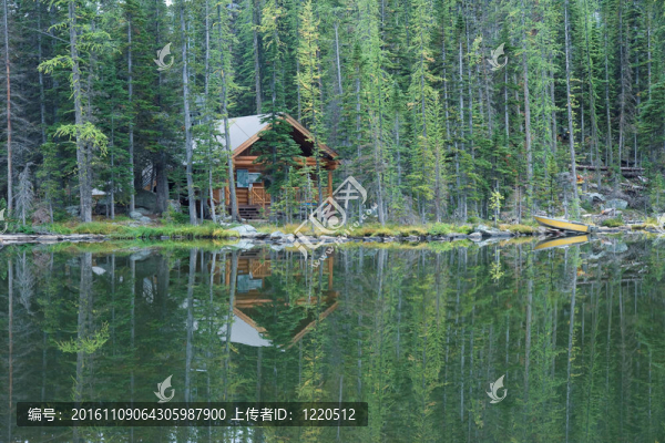 湖邊的荒野小屋
