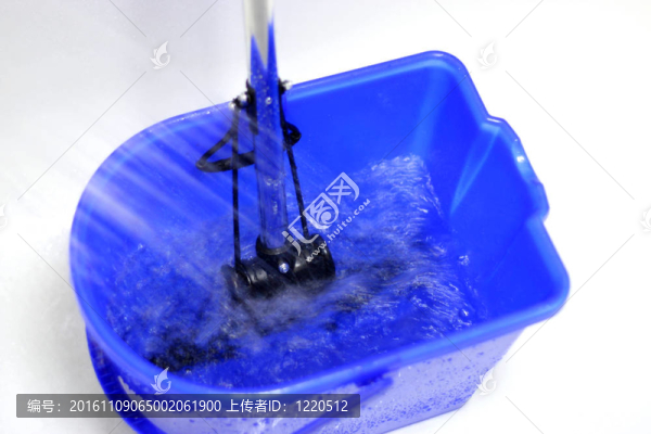 水桶和拖把
