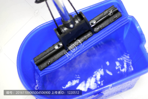 水桶和拖把