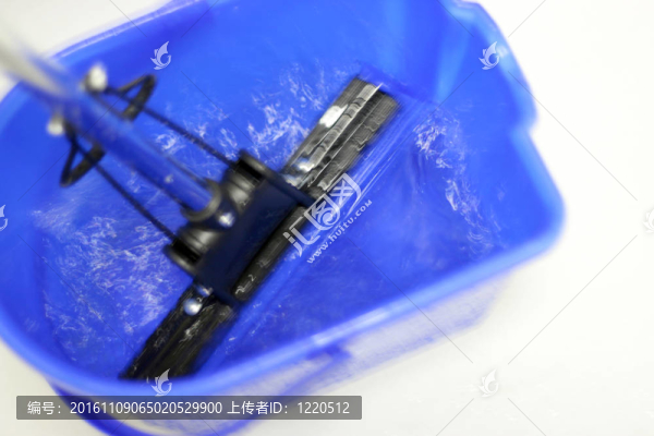 水桶和拖把