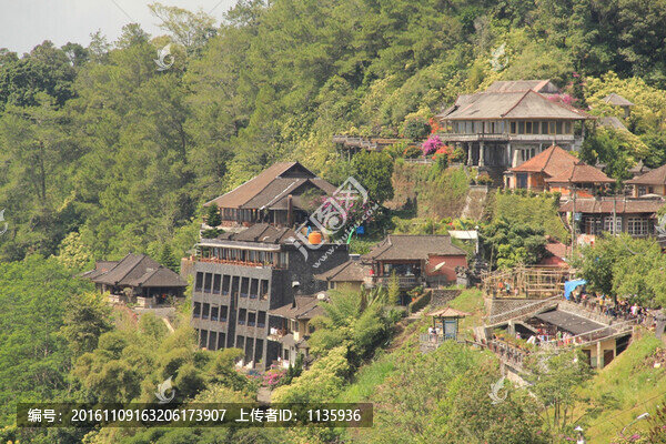 山間小屋