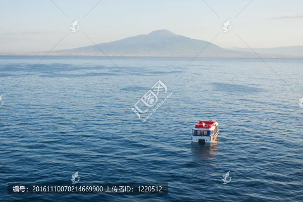 漂浮在那不勒斯灣