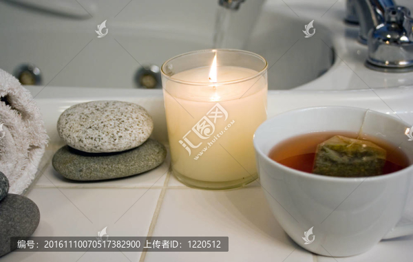 蠟燭和茶的水療