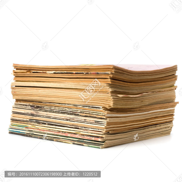 破爛的雜志堆孤立在白色背景