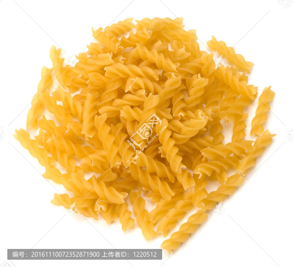 白色背景上的意大利面食