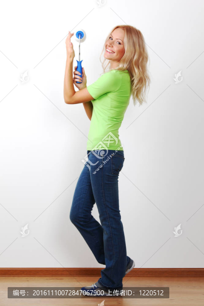 有刷子的女人