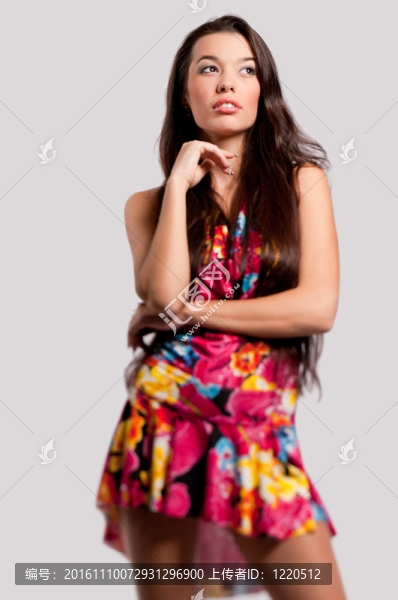 穿著優(yōu)雅的衣服的女人