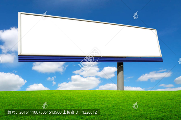 藍(lán)天上空白的大廣告牌