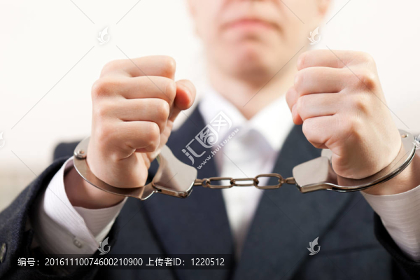 手銬的手