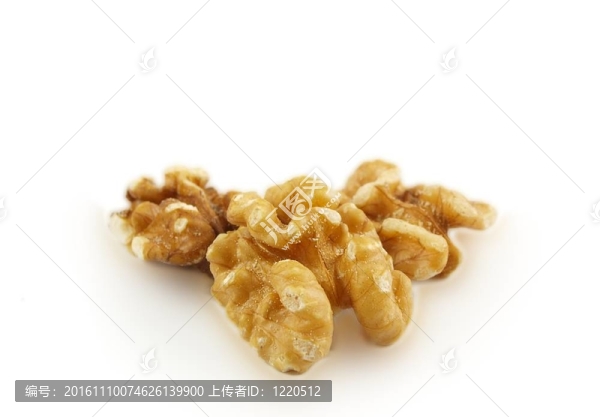 核桃對白色