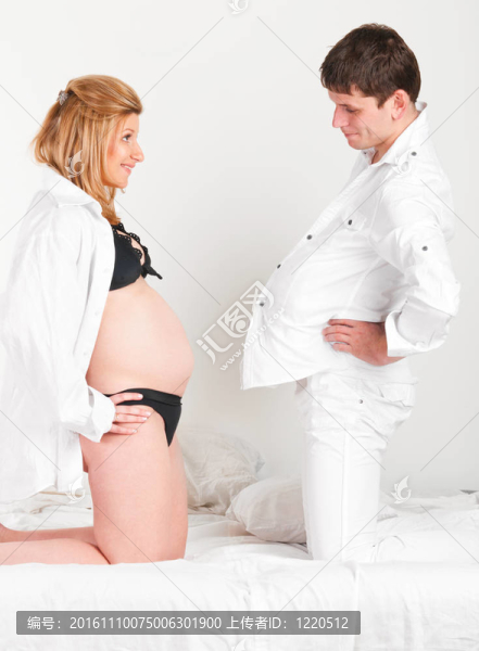 男人和他懷孕的妻子