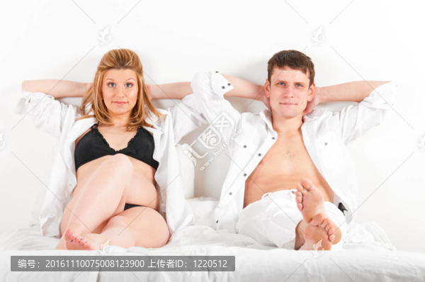 男人和他懷孕的妻子