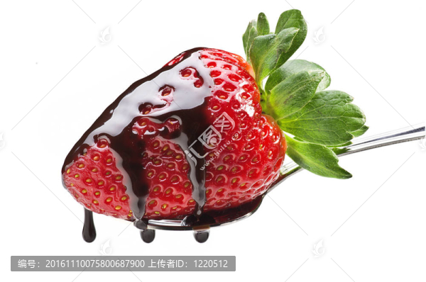 Strawberry和巧克力在勺子上