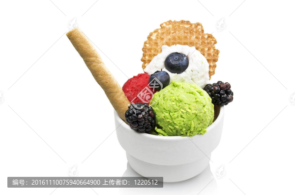 白底水果冰淇淋