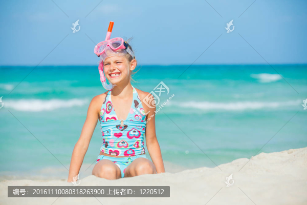 一個(gè)有面具的可愛(ài)女孩