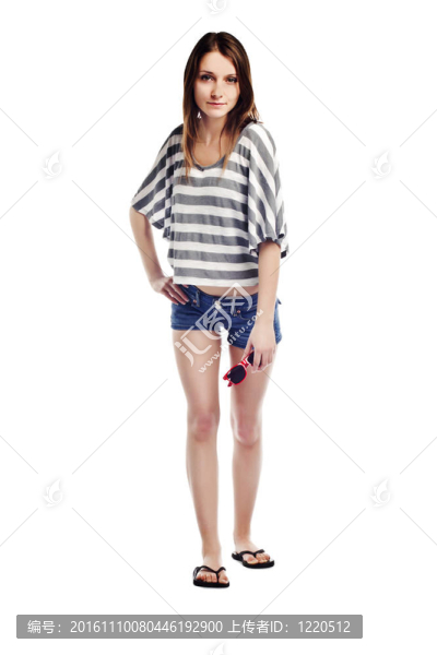 熱的年輕女子舉行太陽鏡冒充