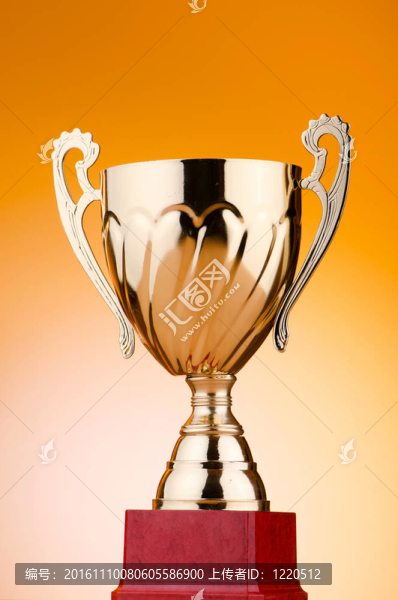 背景下的金色杯