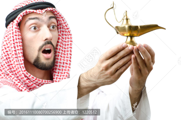 年輕的阿拉伯與燈-匯圖網(wǎng) www.fosd68.com 年輕的阿拉伯與燈