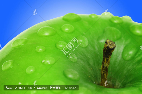 帶水滴的新鮮蘋果