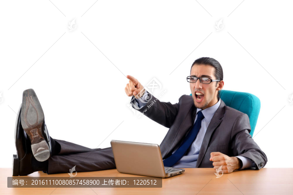 商人坐在桌上