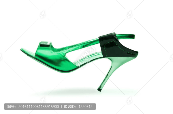 白色背景下的綠色女性鞋