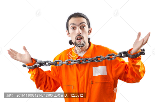 白色背景下被定罪的罪犯