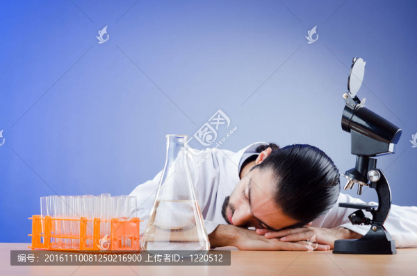 實驗室里的年輕化學家