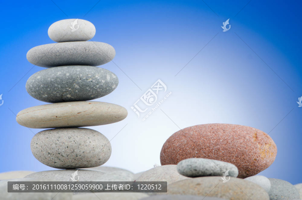 卵石堆積反對(duì)梯度背景