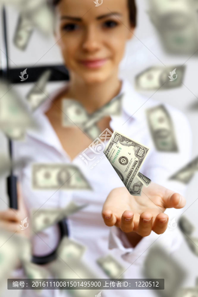 商業(yè)婦女傘下的金錢雨