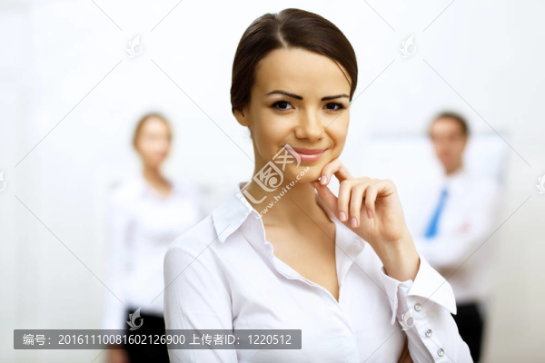 辦公室里的一位女商人的肖像