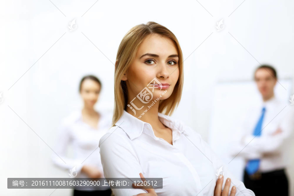 辦公室里的一位女商人的肖像