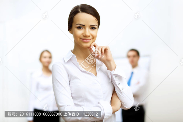 辦公室里的一位女商人的肖像
